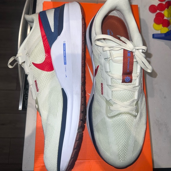 Size 13 - Nike Air Zoom Structure 25 Sea Glass University Red - Picture 5 of 6